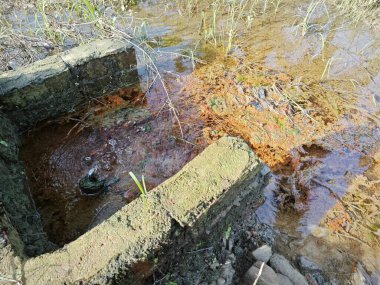 Yerden sızan su drenajla karıştığında bulanıklaştı..