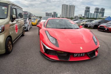 Kuala Lumpur, Malezya - 02 Aralık 2023: Retro Havoc Festivali 'nde popüler klasik araba ve bisiklet sergisi sahnesi, Sınırsız Baskı, Sg Besi. 