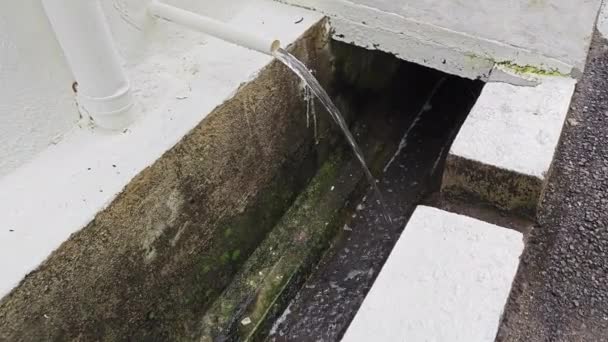 Yerel Atık Kanalizasyon Sistemine — Stok video
