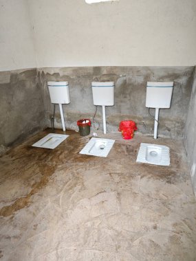 İçerideki Çin 'in tuvaleti paylaştığı sahne..