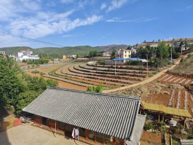 DongChuan çevresindeki köy evleri, Çin tarım arazisi..