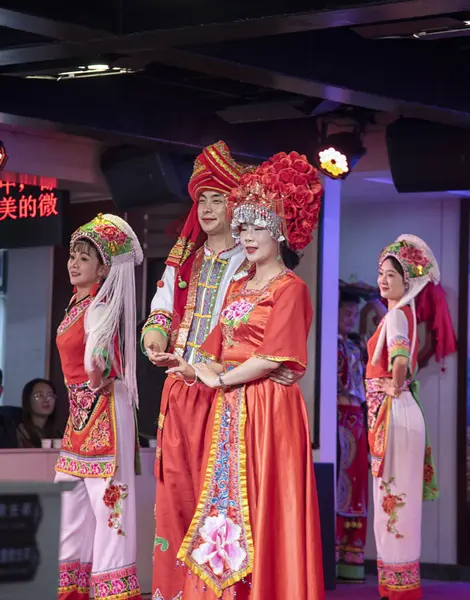 stock image Yunnan, China. April 20, 2024: Lake tour cruise tour traditional performance of Bai's three courses of Tea that demonstrate the tradition and lifestyle local ethnic people of Dali at Erhai Lake.