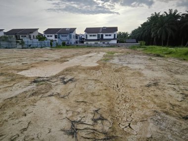 Dünya yüzeyindeki yaygın doğal fenomen çatlıyor.