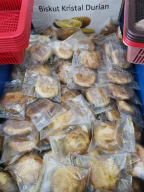 Perak, Malezya. 23 Mayıs 2024: Çin kokulu Heong bezelye bisküvileri Khim Heong Gıda Ürünleri Fabrikası Taiping 'de sergileniyor ve satılıyor..