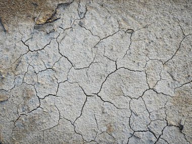 Kumlu toprak yüzeyinin dokusu küçük bir çatlak.