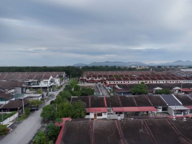Kenar mahallelerdeki yerleşim yerlerinin hava görüntüleri.. 