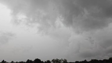 Gökyüzünün doğal güzelliklerine bakarak.... 