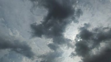 Gökyüzünün doğal güzelliklerine bakarak.... 