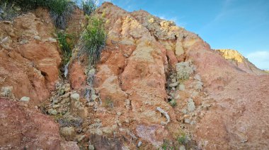 Kireçtaşı tepesinin toprak dokusu ve deseni.     