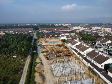 İlk konut inşaatı için beton yapının havadan görüntüsü. 