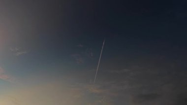 Yeni günün şafağı yakındaki yerleşim bölgesinde.. 