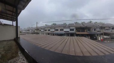 Günbegün değişen gökyüzünün hızlandırılmış görüntüleri. Ya da balkonun yanında..