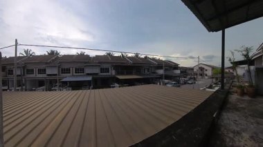 Günbegün değişen gökyüzünün hızlandırılmış görüntüleri. Ya da balkonun yanında..