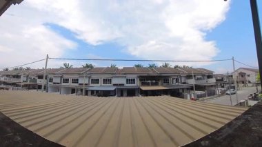 Günbegün değişen gökyüzünün hızlandırılmış görüntüleri. Ya da balkonun yanında..