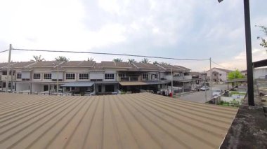 Günbegün değişen gökyüzünün hızlandırılmış görüntüleri. Ya da balkonun yanında..