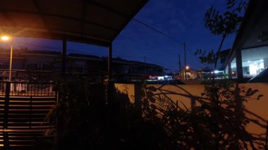 Günbegün değişen gökyüzünün hızlandırılmış görüntüleri. Ya da balkonun yanında..