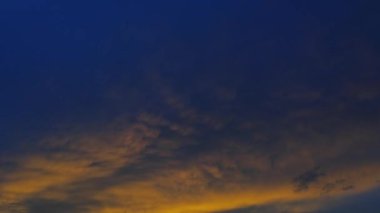 Yeni günün şafağında güzel ufuk..