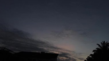 Yeni günün şafağında güzel ufuk..