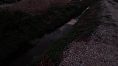 İnşaat alanında sabah bulutlu aydınlık altın saat.. 