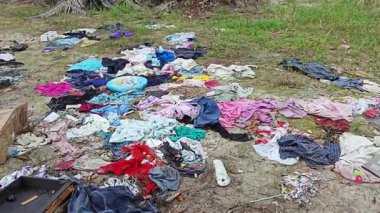 Perak, Malezya. 16 Haziran 2025: Kg Koh Palm Petrol Çiftliği 'ne atılan sorumsuz, istenmeyen ev çöplüğü manzarası.