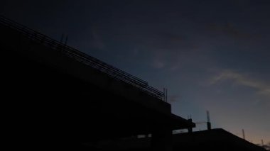 Gece ile mavi saat arasındaki uzaklık, altın ve mavi saat gökyüzü görüntüsü. 