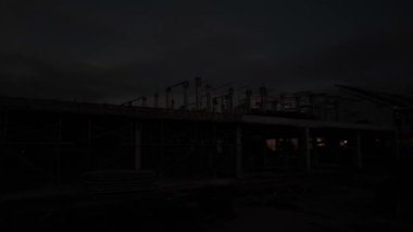 Gece ile mavi saat arasındaki uzaklık, altın ve mavi saat gökyüzü görüntüsü. 