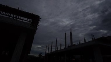 Gece ile mavi saat arasındaki uzaklık, altın ve mavi saat gökyüzü görüntüsü. 