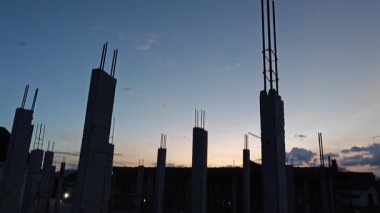 Gece ile mavi saat arasındaki uzaklık, altın ve mavi saat gökyüzü görüntüsü. 