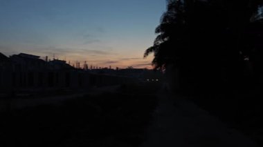 Gece ile mavi saat arasındaki uzaklık, altın ve mavi saat gökyüzü görüntüsü. 