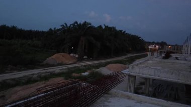 Gece ile mavi saat arasındaki uzaklık, altın ve mavi saat gökyüzü görüntüsü. 