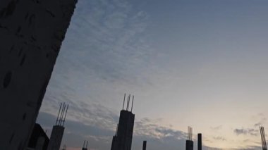 Gece ile mavi saat arasındaki uzaklık, altın ve mavi saat gökyüzü görüntüsü. 