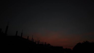 Gece ile mavi saat arasındaki uzaklık, altın ve mavi saat gökyüzü görüntüsü. 