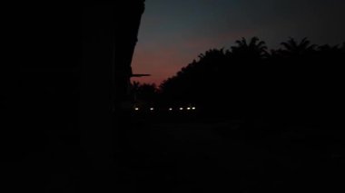 Gece ile mavi saat arasındaki uzaklık, altın ve mavi saat gökyüzü görüntüsü. 