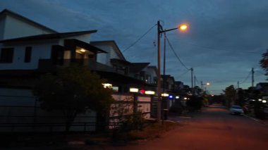 Gece ile mavi saat arasındaki uzaklık, altın ve mavi saat gökyüzü görüntüsü. 