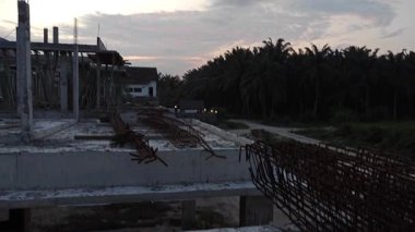 Gece ile mavi saat arasındaki uzaklık, altın ve mavi saat gökyüzü görüntüsü. 