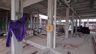 Hala inşaat halindeki konutların çevresindeki görüntüler.. 