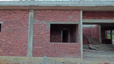 Hala inşaat halindeki konutların çevresindeki görüntüler.. 