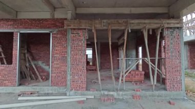 Hala inşaat halindeki konutların çevresindeki görüntüler.. 