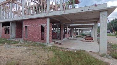 Hala inşaat halindeki konutların çevresindeki görüntüler.. 