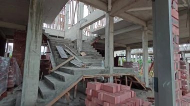 Hala inşaat halindeki konutların çevresindeki görüntüler.. 