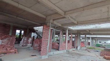 Hala inşaat halindeki konutların çevresindeki görüntüler.. 