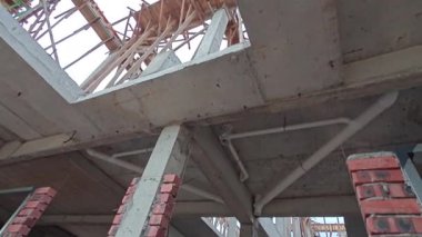 Hala inşaat halindeki konutların çevresindeki görüntüler.. 