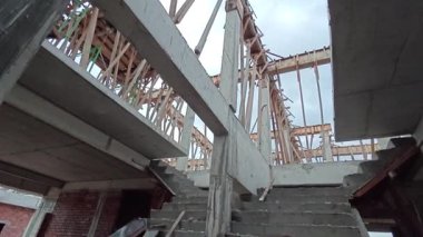 Hala inşaat halindeki konutların çevresindeki görüntüler.. 