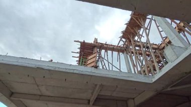 Hala inşaat halindeki konutların çevresindeki görüntüler.. 