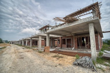 Hala inşaat halindeki sanayi inşaat alanının iç ve dış görüntüsü. 