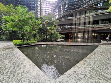 Bir numaralı marina körfezi, çarpıcı modern mimarisi ile tanınıyor.