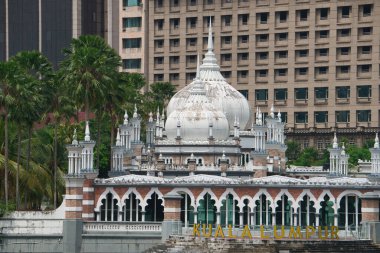 Kuala lumpur nehrindeki Mescidi Jamek (Cuma Camisi)