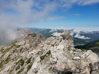 beautiful mountain valley in the alps near the mindelheimer klettersteig clipart