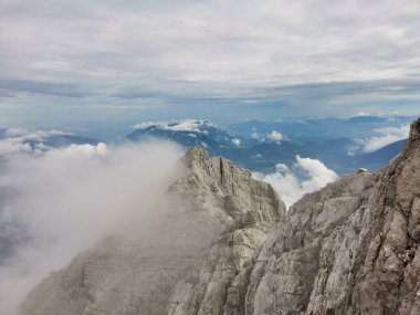 Watzmann 'da bir dağ sırtına tırmanmak