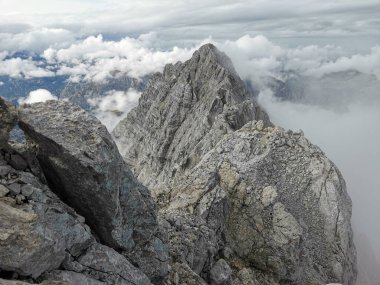 Watzmann 'da bir dağ sırtına tırmanmak